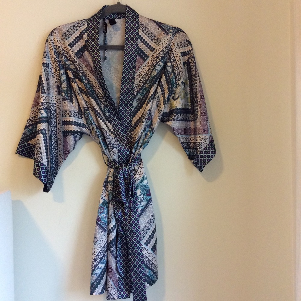 Victoria’s Secret Women’s Robe Kimono Short Satin Mixed Print Pockets Size Small